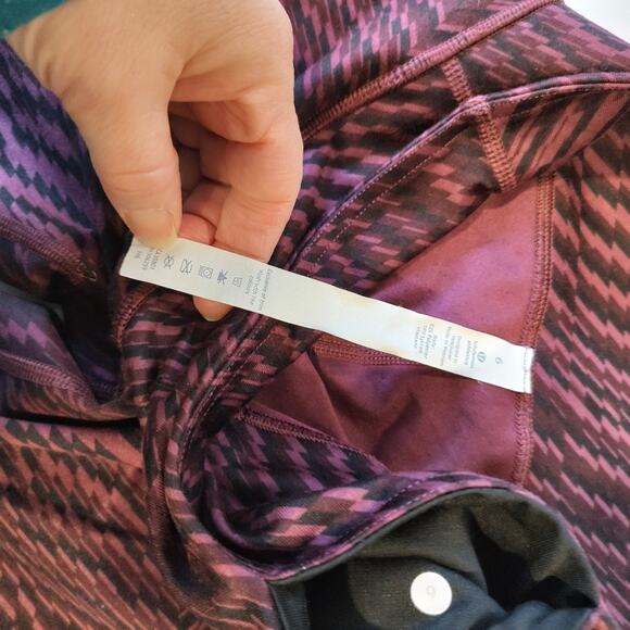 Lululemon Wunder Under Crop III in Shifted Horizon Red Grape Black Size 6 - Picture 4 of 12
